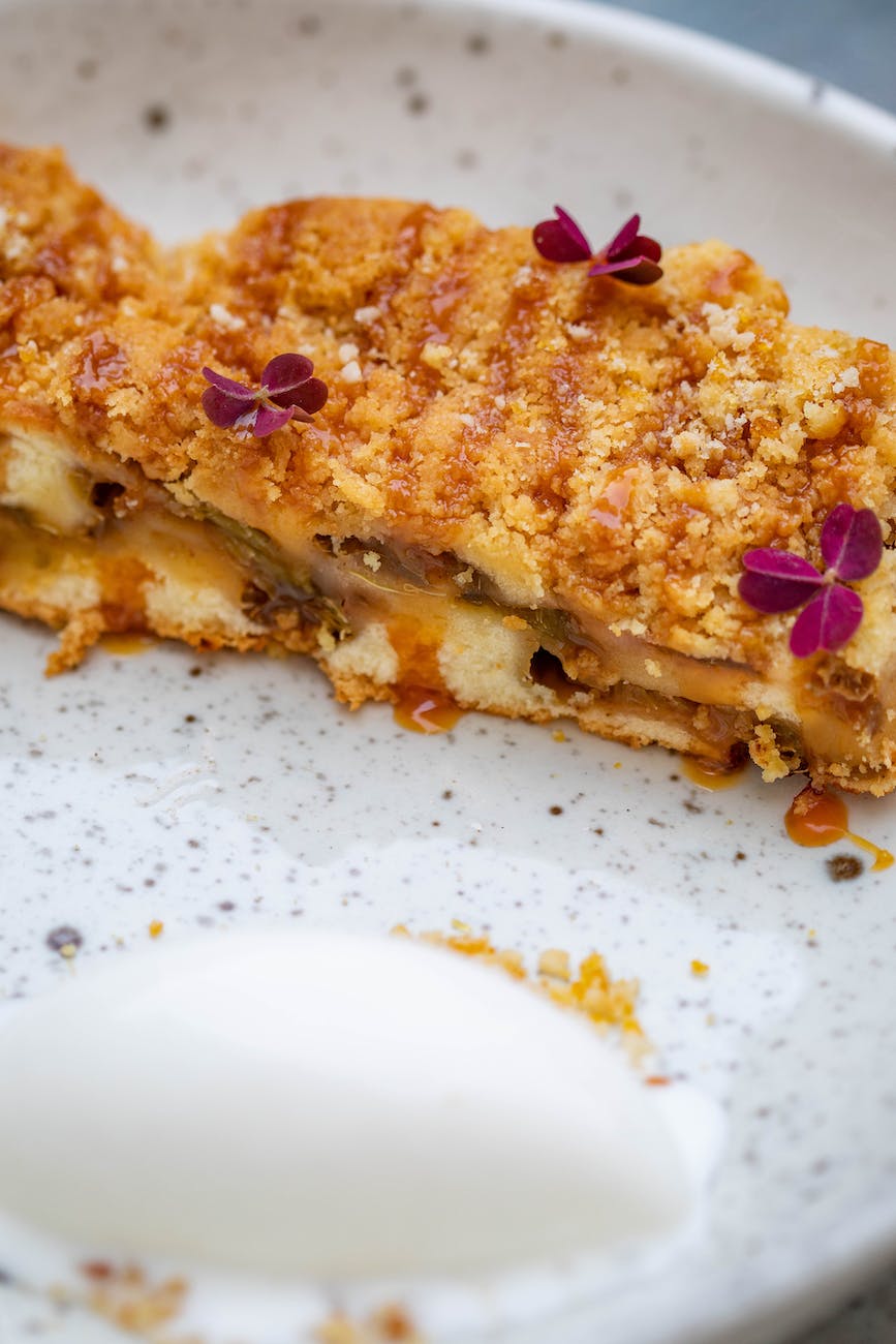 closeup of an apple crumble on a plate