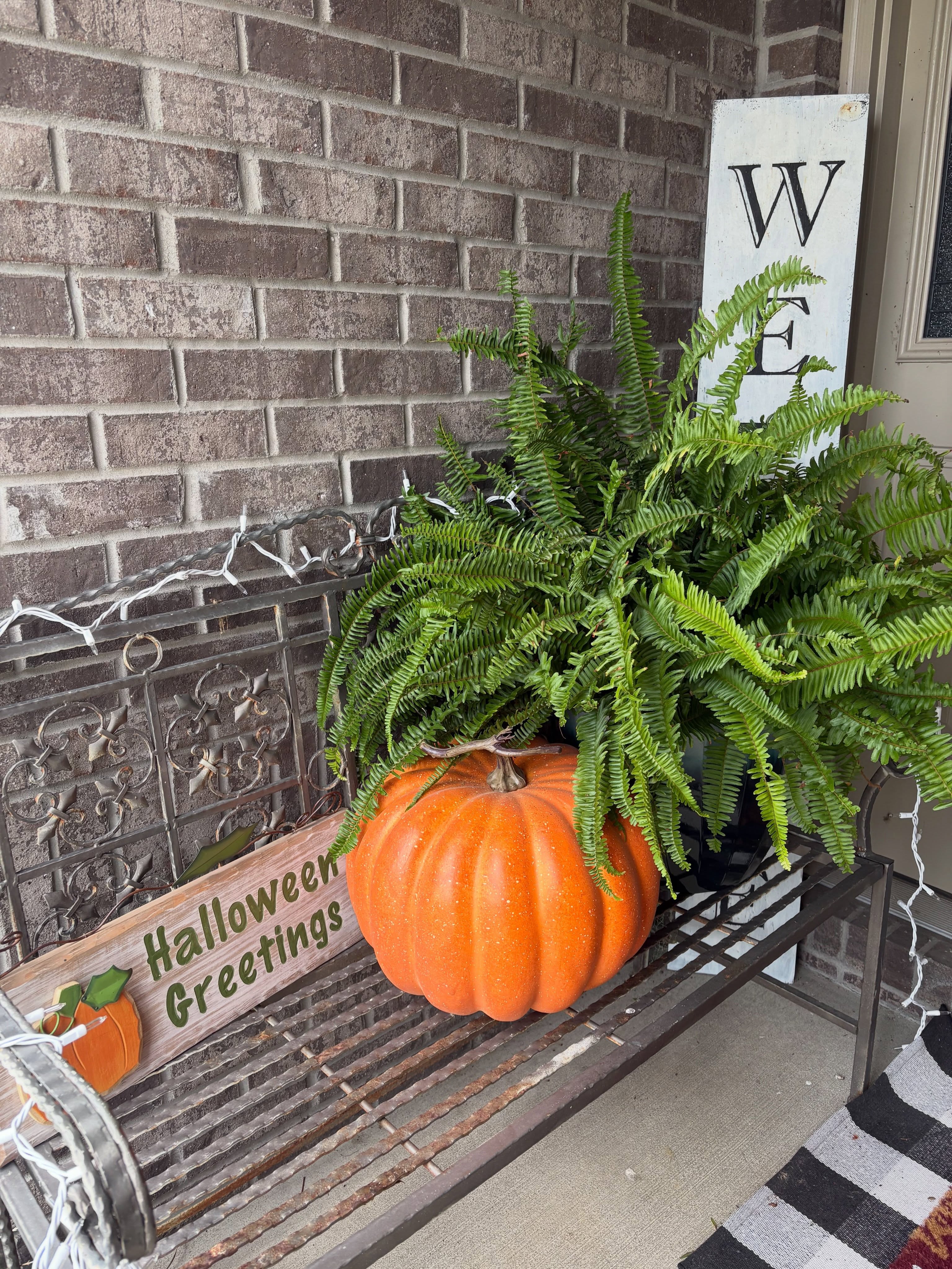 I’m not much on Halloween these days, but I do like my cute little sign.  I used to hang it in my classroom. #halloweendécor #classroomdecor #missmyclassroom
