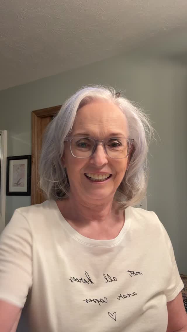 Half a tee, you say? That seems a little strange. But, a @halftee isn’t exactly that. It’s magic! It is half a tee with a wide band to keep the top in place!  It instantly adds modesty, pops of color, and interest to an outfit. Use my code, MARSHA98, for 20% off your order.  #halftee #StyleOver60 #SilverSisters #Over60AndFabulous #IndianapolisFashionBlogger