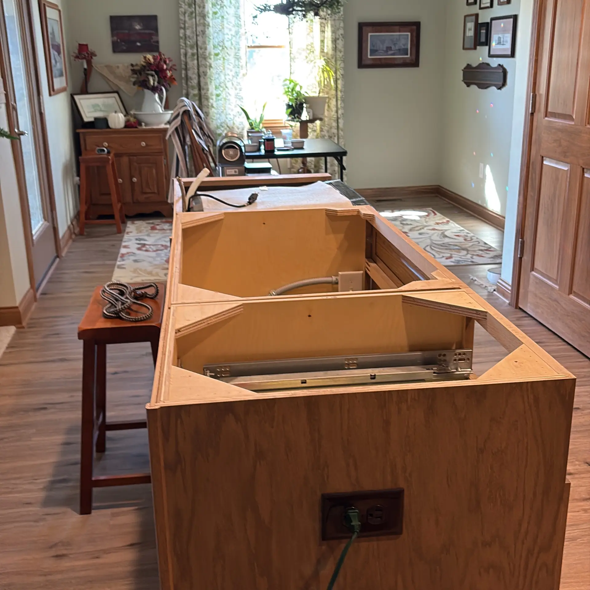 Kitchen reno is in the last and ugliest stage! #notdiythistime #kitchenreno #hopeitsgood